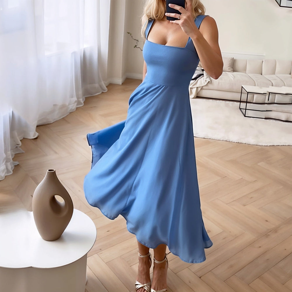 Ärmelloses blaues Midikleid, perfekt für sonnige Tage