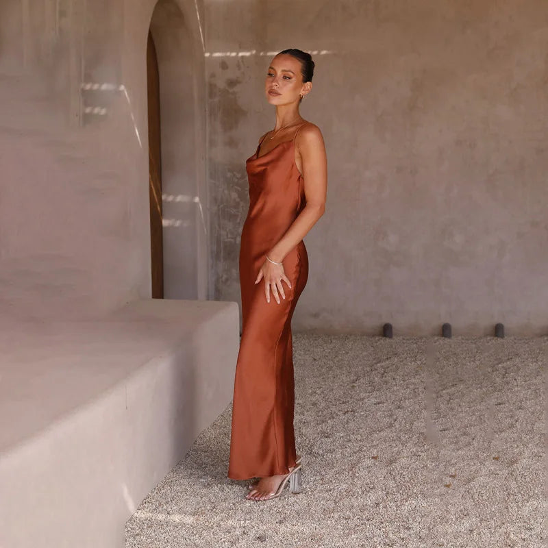 Mia Chic Abito Satinato Schiena Scoperta per Donna